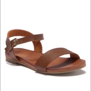 MIA Brown Sandals Piper Buckle Strap Sandal Cognac